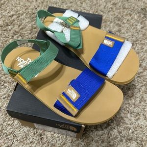The North Face Skeena sandals. Size 5Y (fit ladies 6.5) new in box